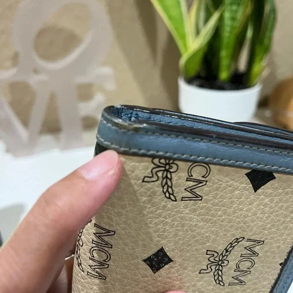 MCM Long Bifold Wallet - Picture 5 of 16